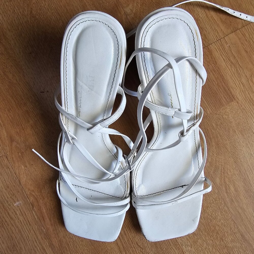 Well Worn White Olivia Signature Lace Up Block Heels Size 6